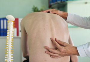 Image of a spinal examination in a medical clinic to assess back pain and evaluate bone diseases.